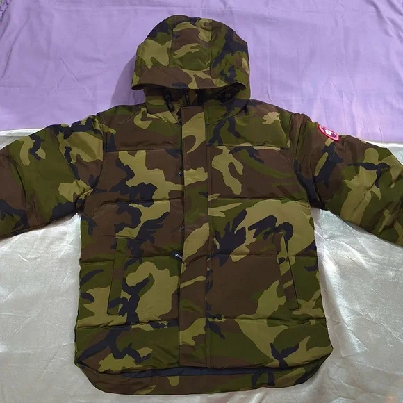 Canada Goose Waterproof And Windproof Camouflage Hooded Down Jacket - Picture 2 of 13